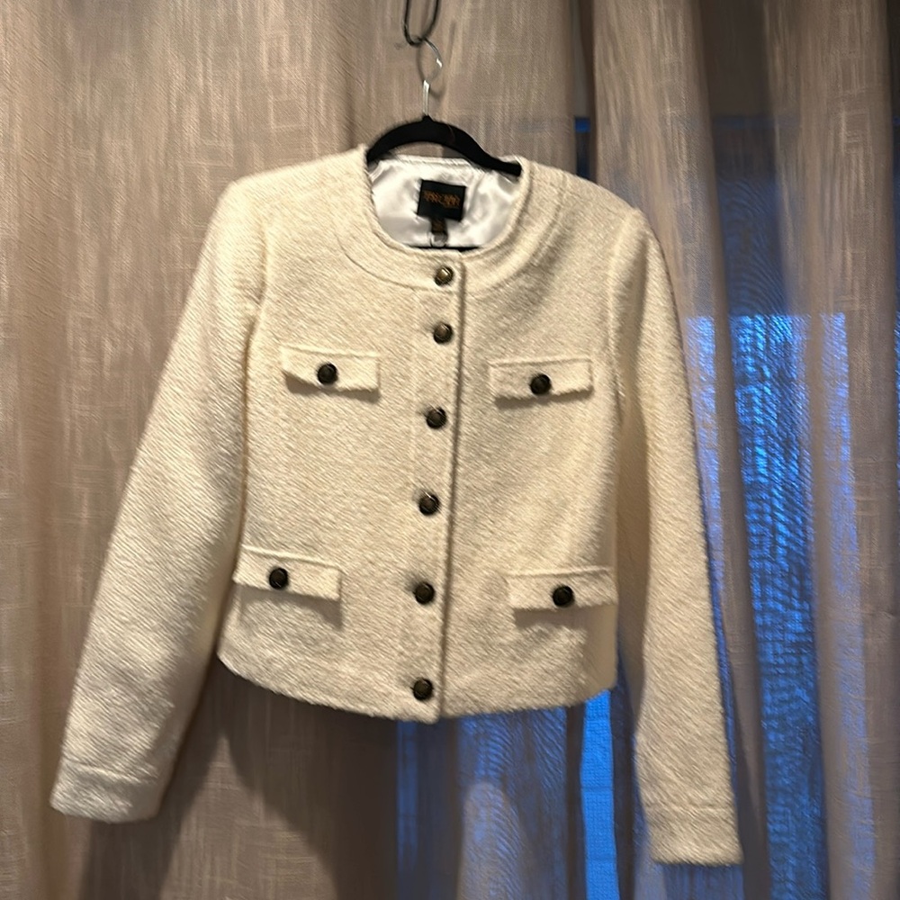 Truth Chic Chanel Style Off-White Jacket w/Oil Rubbed Bronze Buttons NWT Size 6